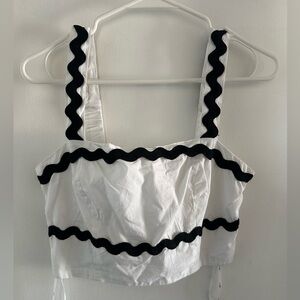 NWT Wavy Black & White Crop Top